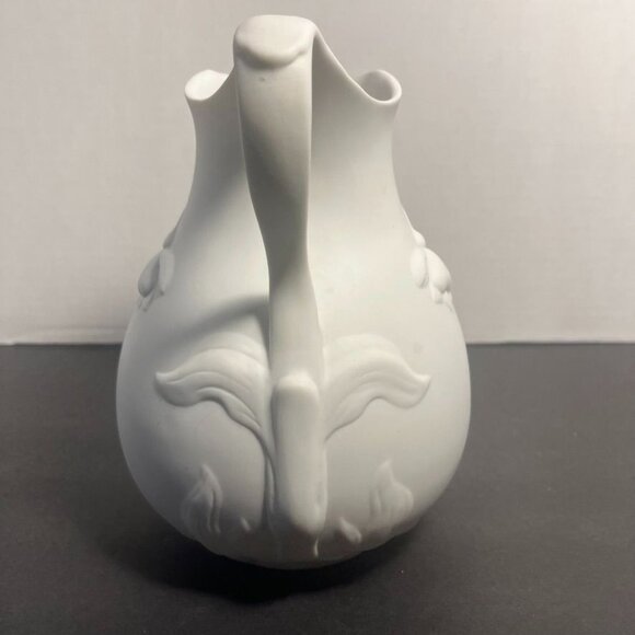 Vintage 1993 Metropolitan Museum Of Art Jonquil White Bisque Pitcher - Picture 2 of 7